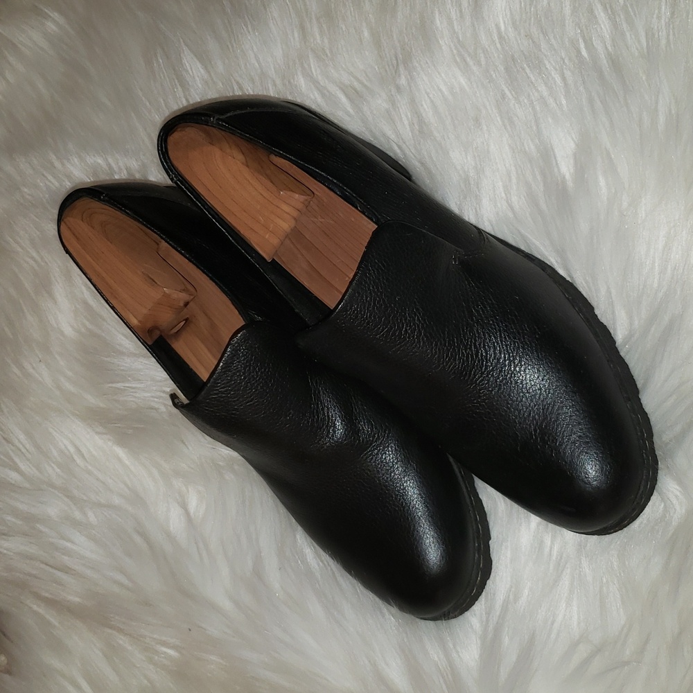 EUC BORN B.O.C. Classic Black Leather Heels 10M Stacked Heel